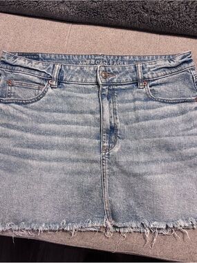 American Eagle Outfitters Light Wash Denim Mini Jean Skirt Size 14